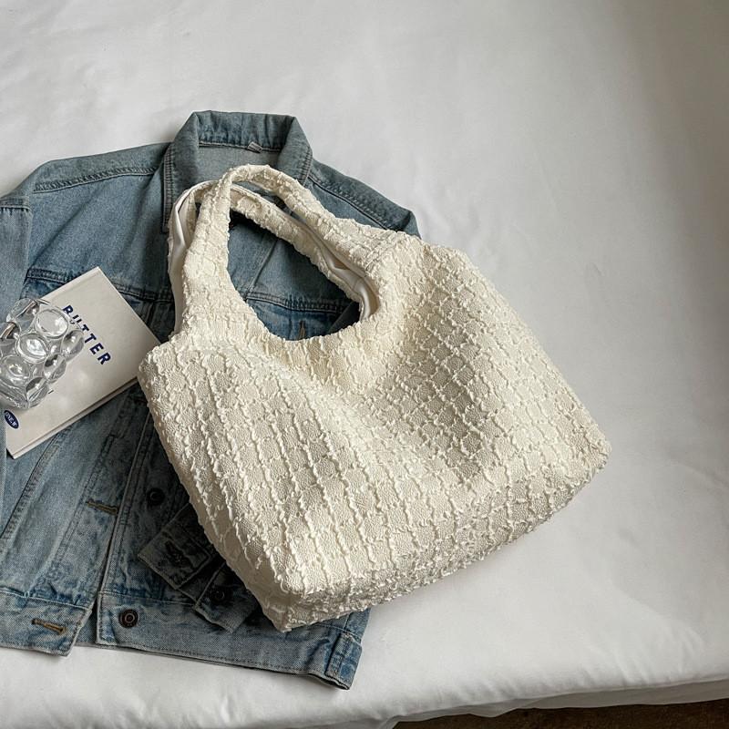 Fashionable Women's Tote Bag With Spacious Interior Versatile Everyday Carry Canvas Purse