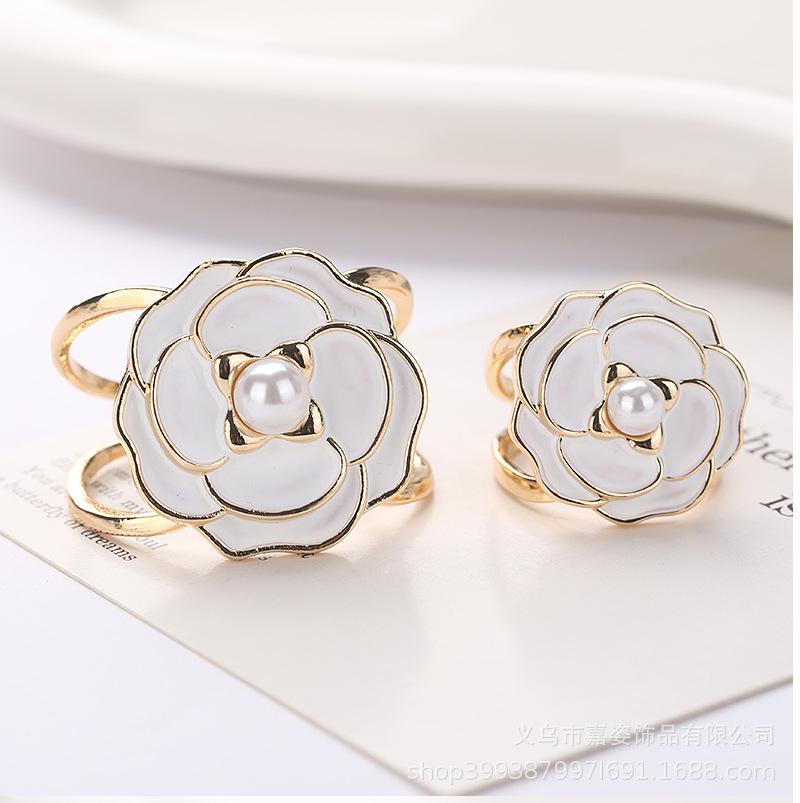 Elegant Bow Tie Silk Scarf and Coat Belt Buckle for Women - High-End Versatile Knot for Autumn and Winter