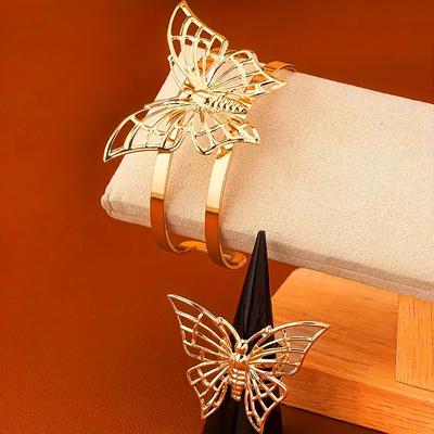 A Set of Bracelets and Rings, a Set of Golden Yellow Fashion Light Luxury Atmosphere Retro Elegance