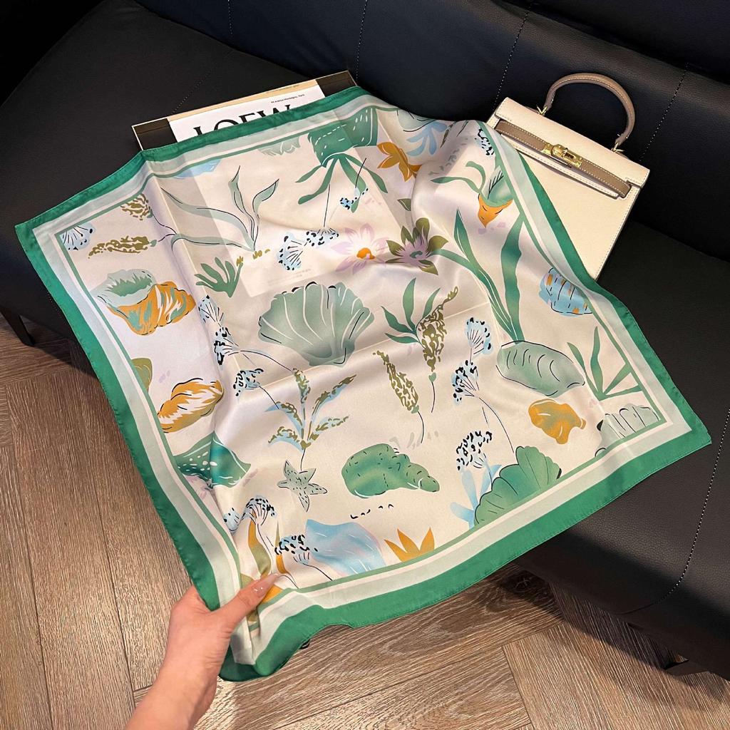 Simulated silk women's small square scarf, Korean cashew nut leopard print small silk scarf, headscarf, four-season scarf, professional scarf.
