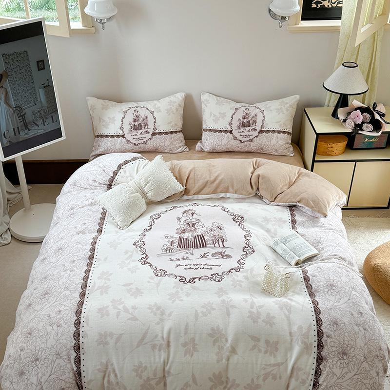 Winter Thickened Milk Velvet Girlish Heart Dog Bed Set (4-piece, Coral Fleece, Large Print Teacup Size)