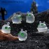 5 Pezzi/Sacchetto Bambola Mini Alieno Carina Luminosa Resina Ornamento per Auto Figure Micro Paesaggio Accessori Decorazione per la Casa Giocattolo Luminoso Regalo