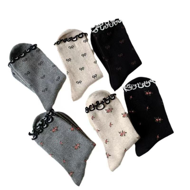 Women's Socks for Spring and Autumn: Retro Bow with Rolled-up Edges, Small Floral Patterns, Black Ear-trimmed Middle Tube, Pile Up Socks