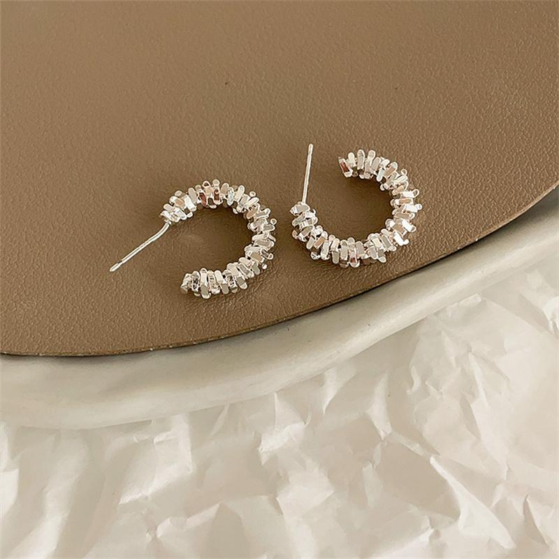 Trending Metal Hoop Earring Fashion New Design Texture Minimalist Korean Cheap Earrings for Women Jewelry Gifts