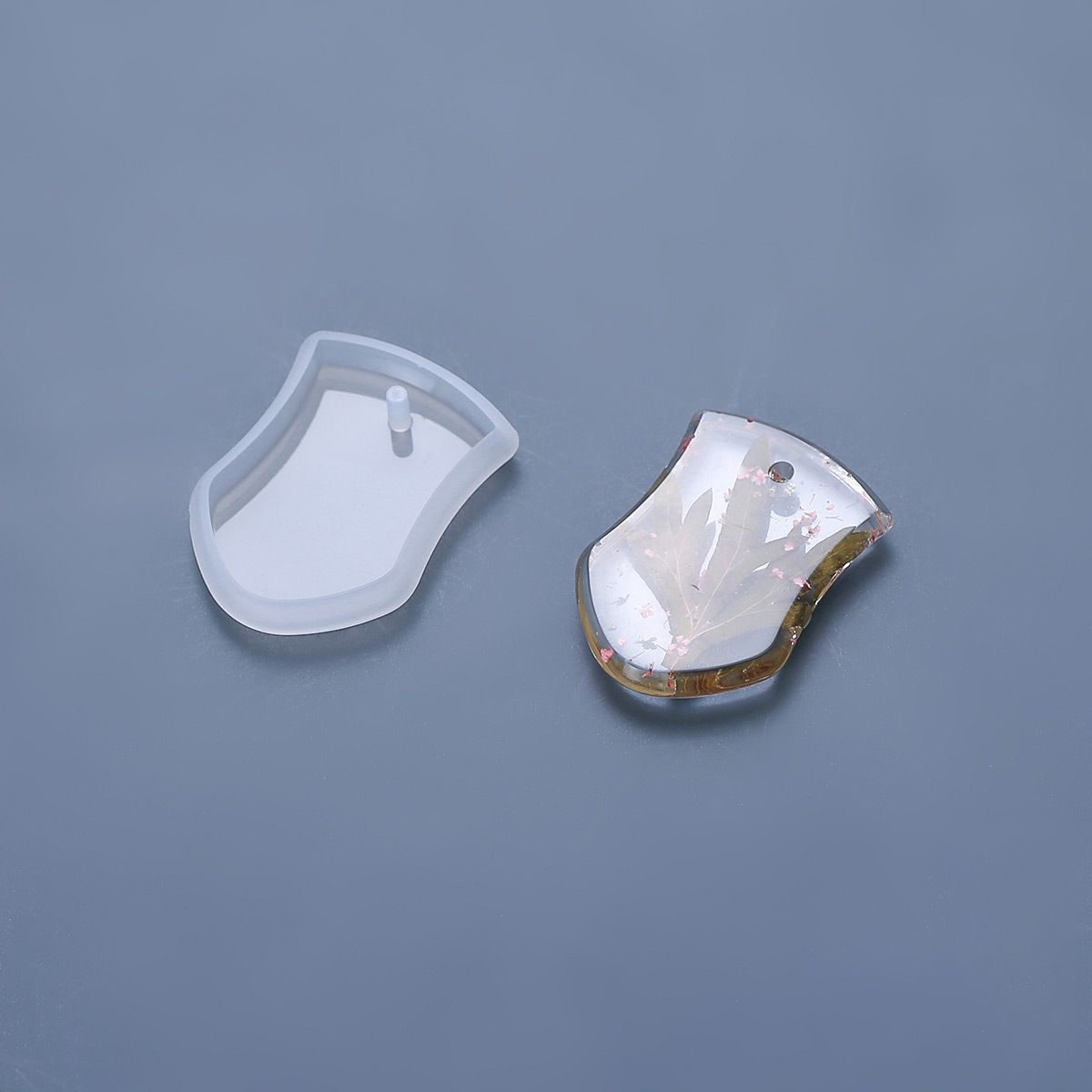 

Handmade Epoxy Glue Mold Pendant Mold Resin Silicone Mould Necklace Keychain Jewelry Making Shield