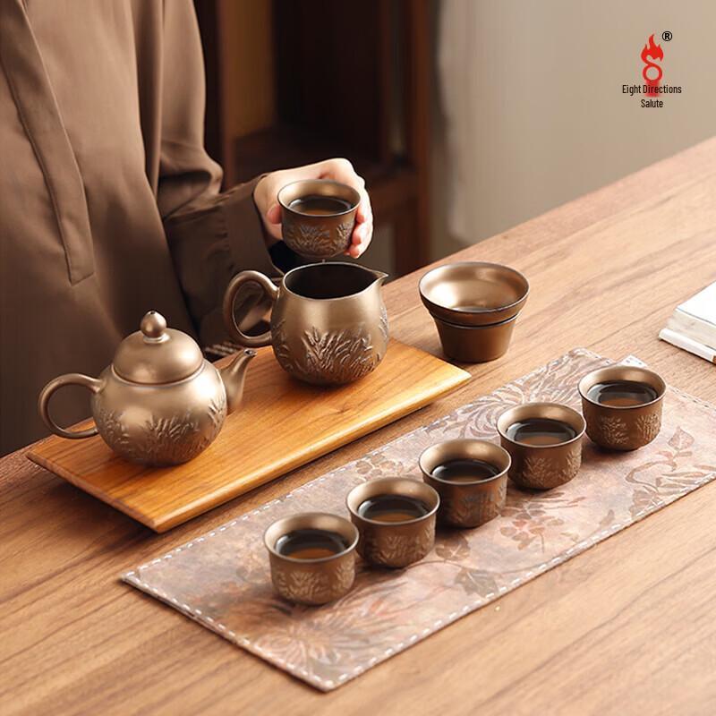 

Golden Gleam Minimalist Tea Set