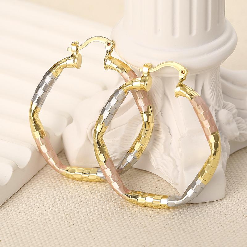 Huitan Attractive Hoop Earrings for Women Delicate Charming Bright Finger Accessories Graceful Noble Chic Ear Jewelry for Party