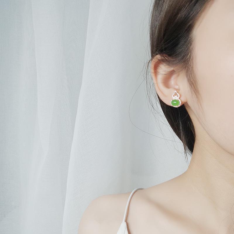 S925 Sterling Silver Green Chalcedony Gourd Stud Earrings - Classic Literary Lady Fashion with Garnet Silver Drops for Women.