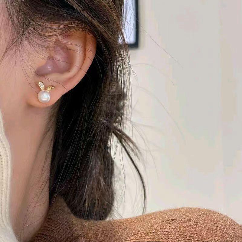Beixi S925 Silver Rabbit Pearl Earrings: Niche Zodiac Design for Women Silver 925