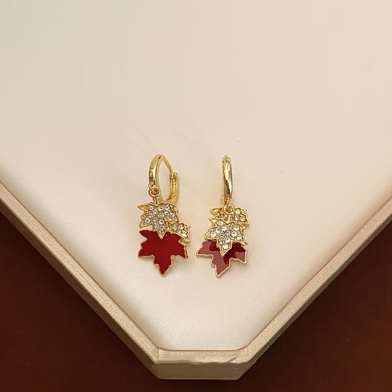 Neues Design Rote Zirkon Ahornblatt Creolen für Damen Leichter Luxus Kristall Blatt Quaste Ohrringe Herbst Winter Charme Schmuck