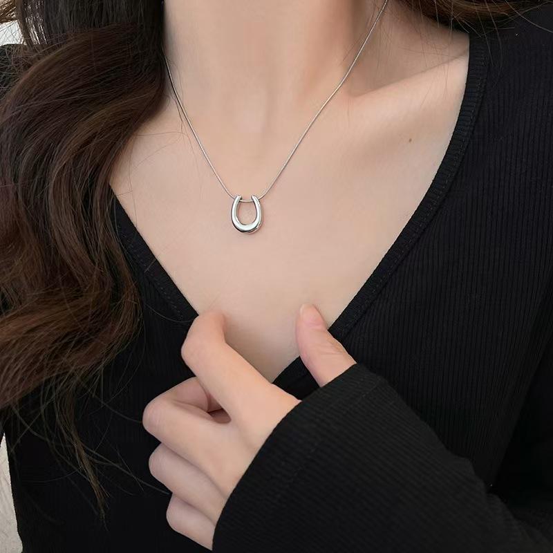 

Модне кольє для жіночих ювелірних виробів срібний