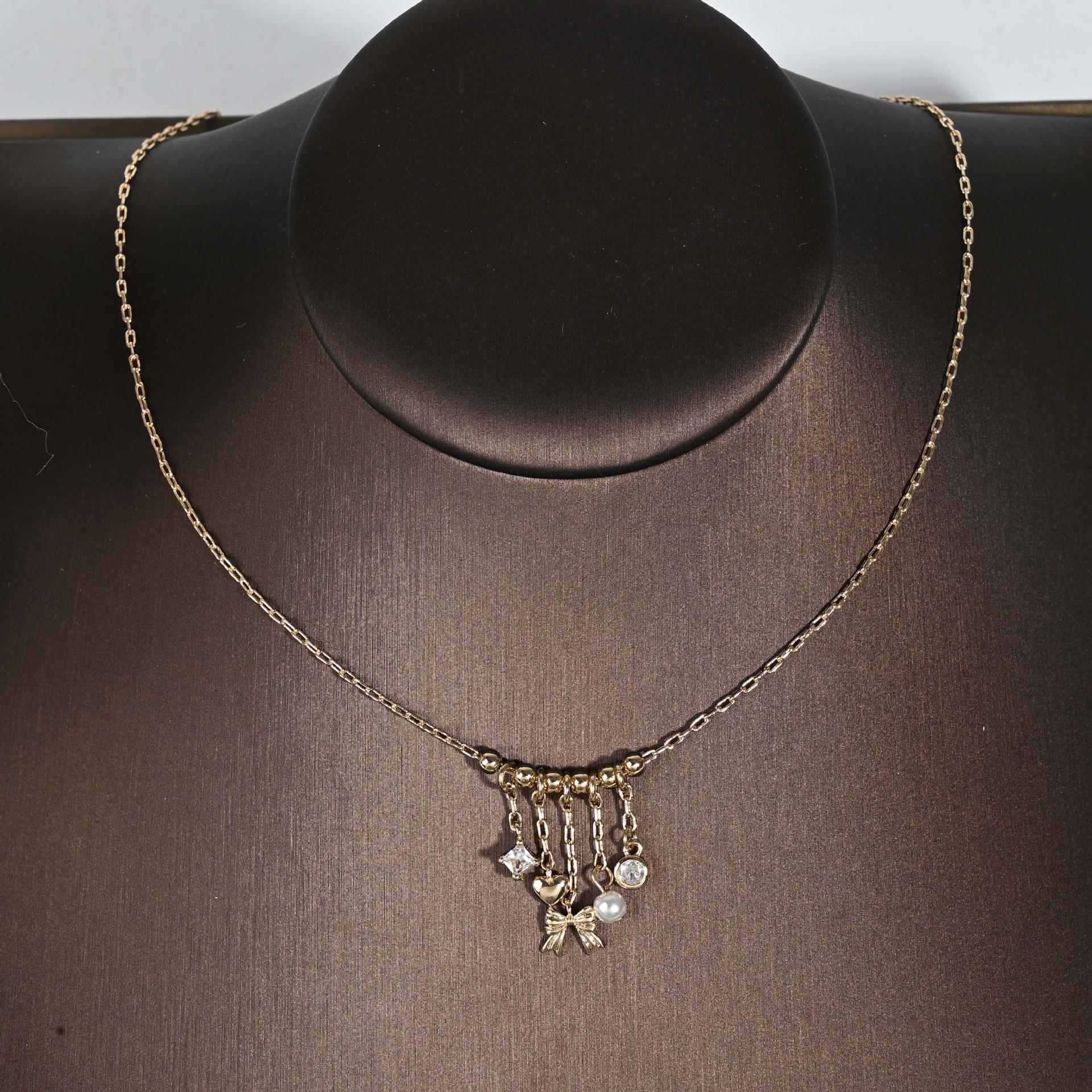 Elegant Heart Pendant Necklace: Timeless Copper Design for a Sophisticated Style