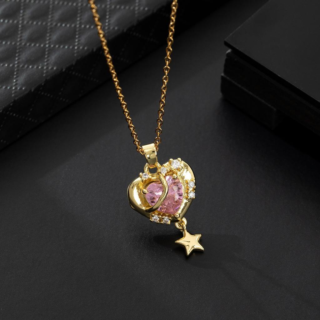 Metal Heart Crown Collarbone Necklace Hip Hop Pendant Necklace For Women Luxury Chain Accessory