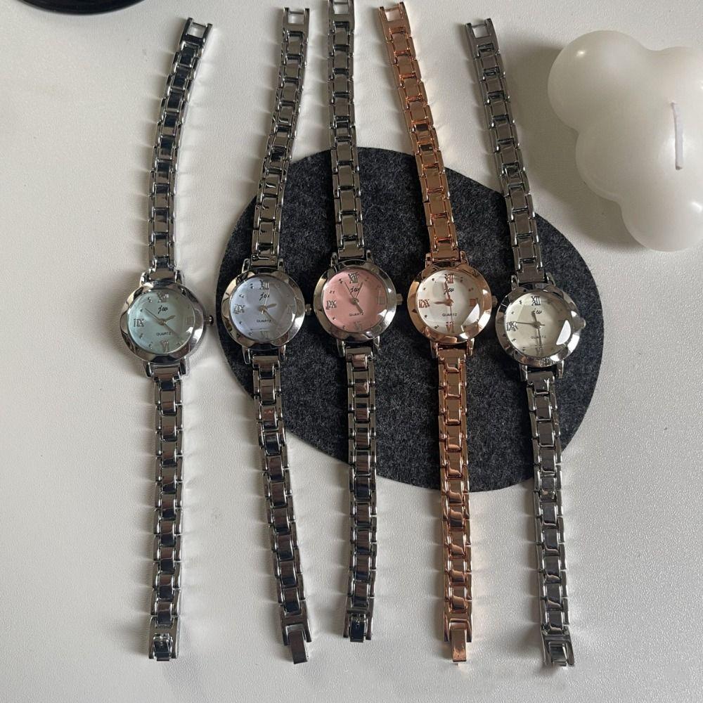 Light Luxury Women Watch Exquisite Quartz Wristwatch Classic Golden Wrist Watch Daily Use