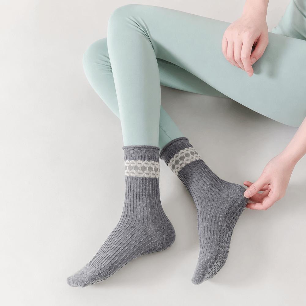 Breathable Pilates Socks for Women Non-Slip Mid Tube Socks Fashion Yoga Socks for Yoga Dance