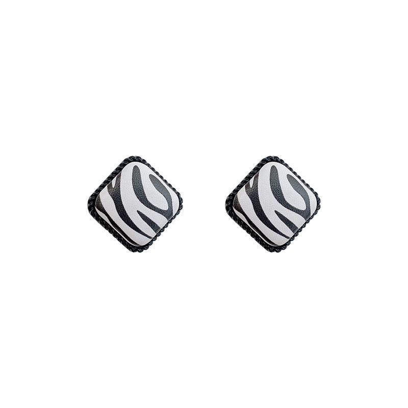 S925 Silver Retro Checkerboard Square & Heart Earrings - Trendy High-End Design for Women