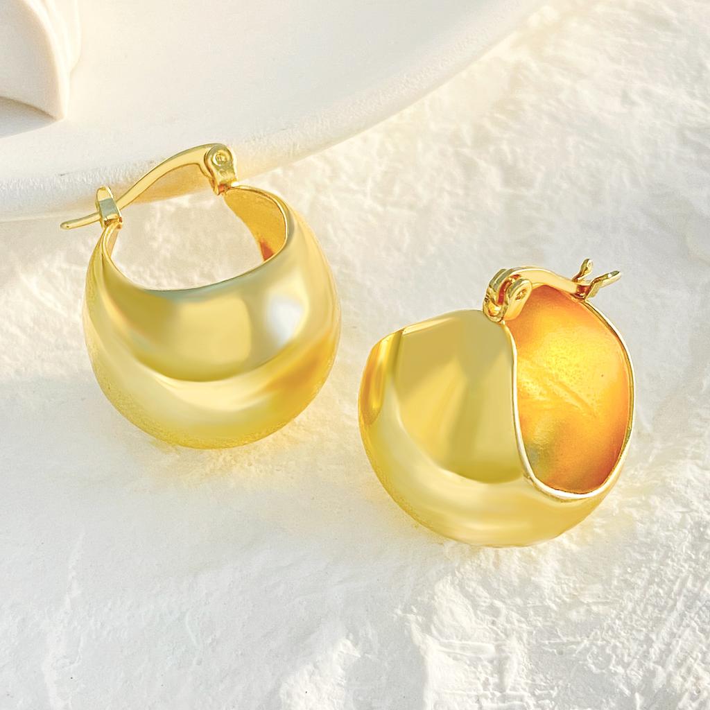 New Retro High-end Hollow Earrings Women's French Trend Gold-plated Light Luxury Temperament Plain Ring Earrings Women