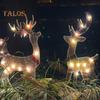 Adornos navideños de renos iluminados, adornos de ciervos de plástico brillantes con luces LED para exhibición navideña en interiores y exteriores