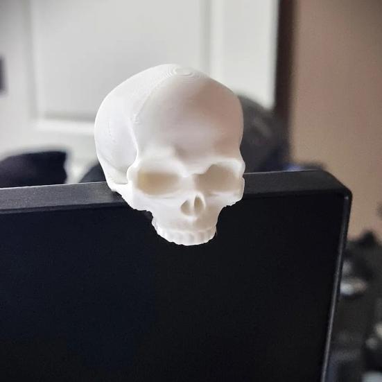 Skull Decoration Snap-On Monitor Clip 3D Printed Miniature Skull Figurine for Computer TV Screen Edge Unique Gothic Style Desktop Ornament Home Office