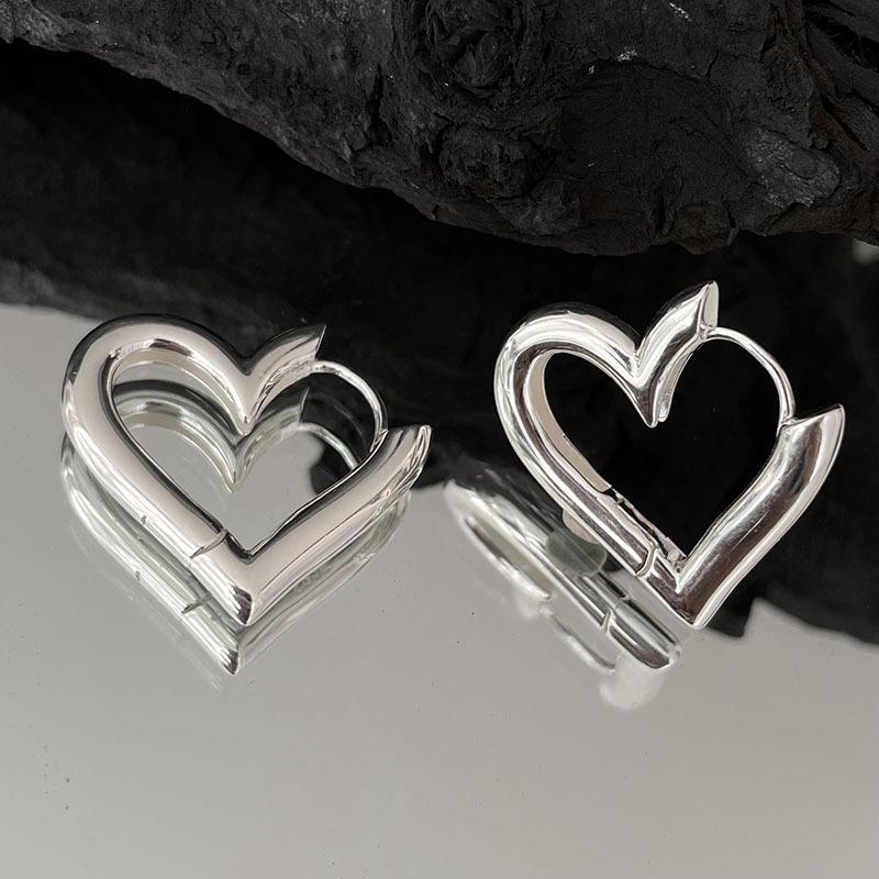 

Korean Glossy Heart Ear Cuffs: Fashionable, Versatile, High-End Style