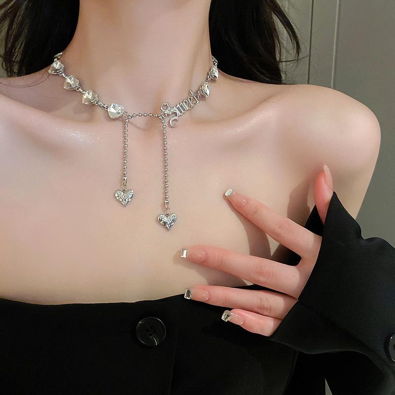 Elegantní evropský a americký módní náhrdelník: Luxusní styl s luxusním provedením a všestranným designem