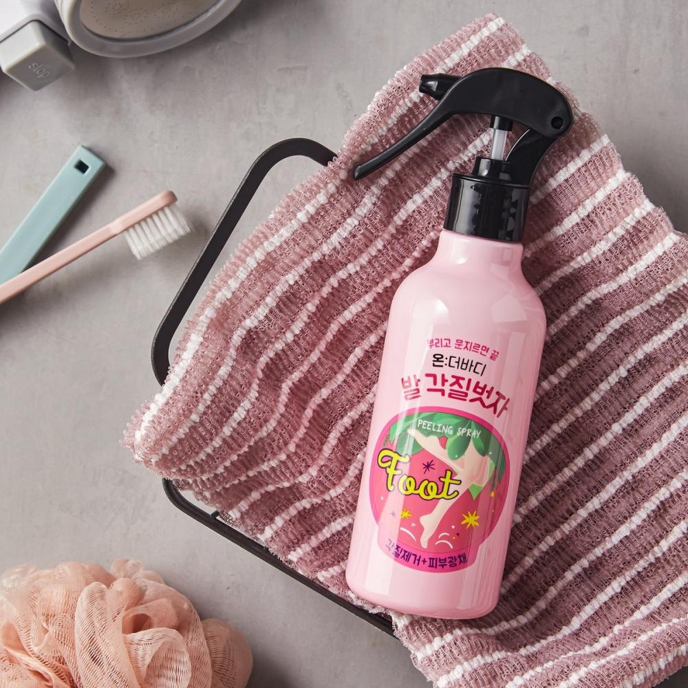 ON THE BODY Złuszczający spray do peelingu stóp 240ml