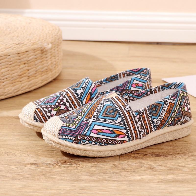 OEM/ODM Processing Custom Ladies Cloth Shoes Fashion Student Nurse Fisherman Shoes Lazy