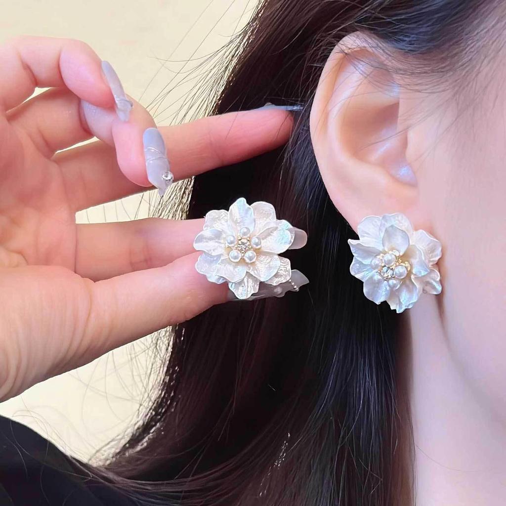 Koreanischer Stil Nicht-Piercing Ohrclip mit langem Quaste, Perlmutt Schmetterlings Design für Damen - High-End, Coole Mode.
