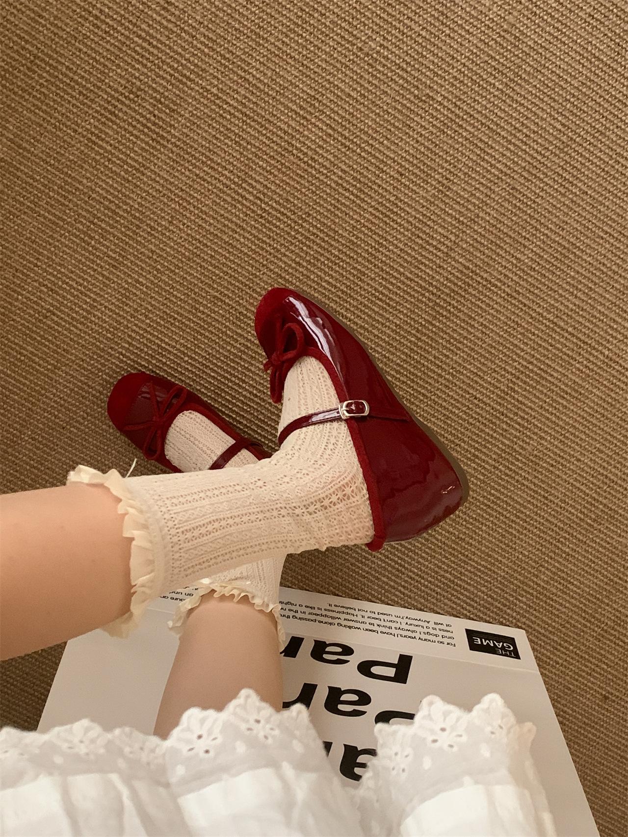 

Французская квадратная голова, сращивающаяся в одно слово с балетками на плоской подошве, весна и осень 2025 года, новые нежные банты с легким ртом, одинарные туфли 35 красный