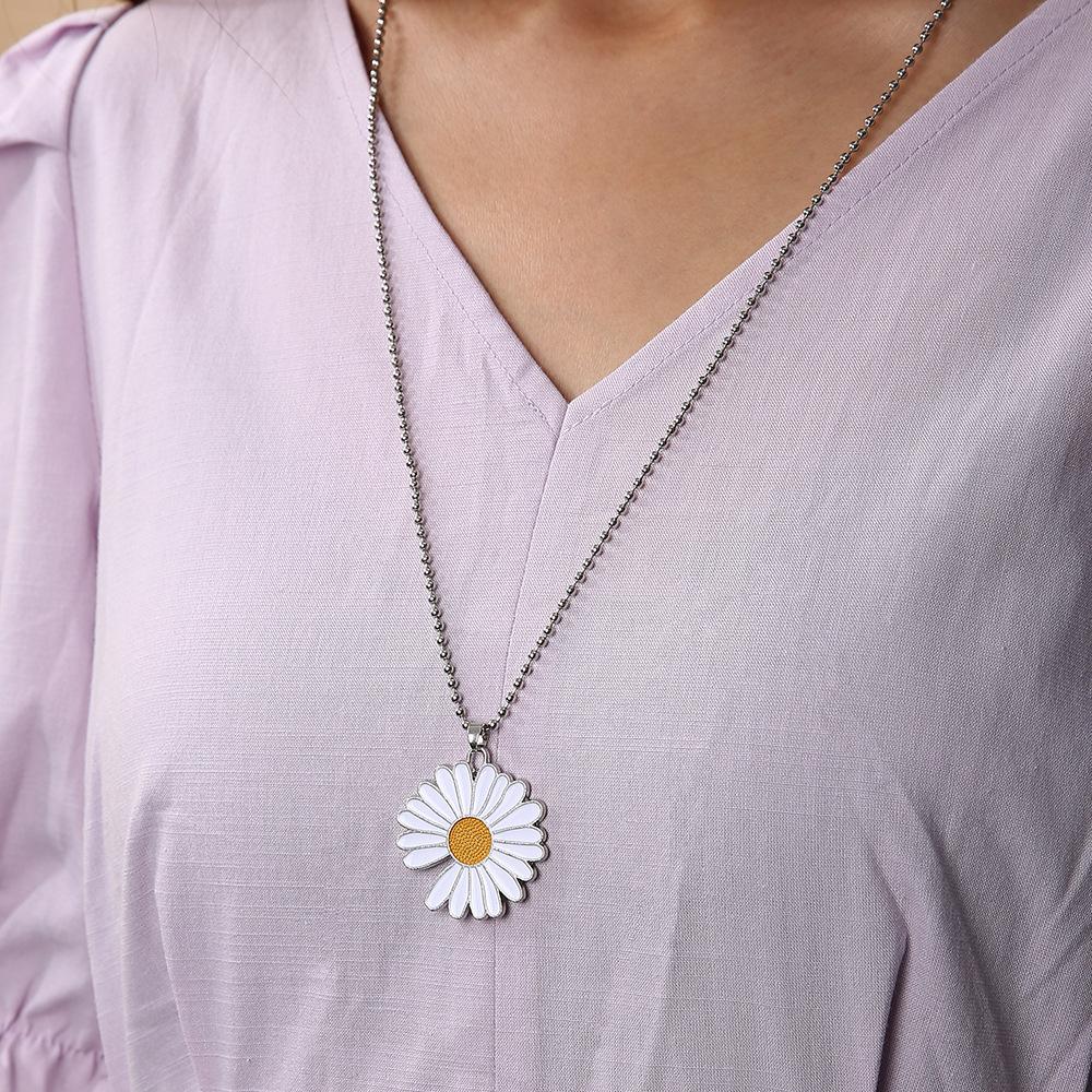 Small Fresh Long Pendant Sweater Chain Fashion Popular Daisy Necklace Women