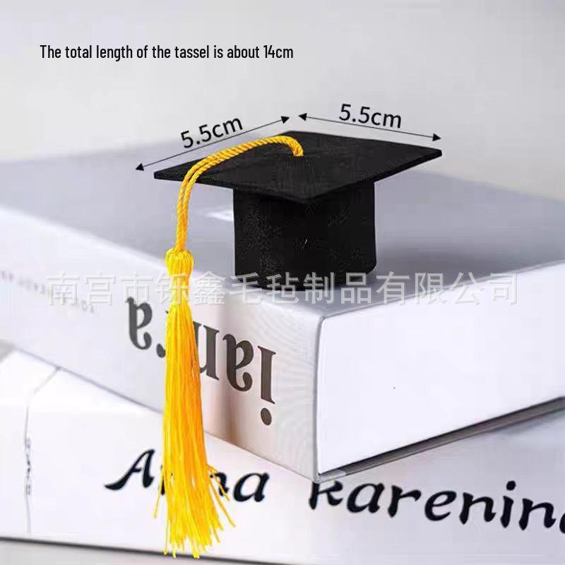 Customizable Mini Graduation Cap Wine Bottle Decoration with Tassel: Perfect for Graduation Parties & Events