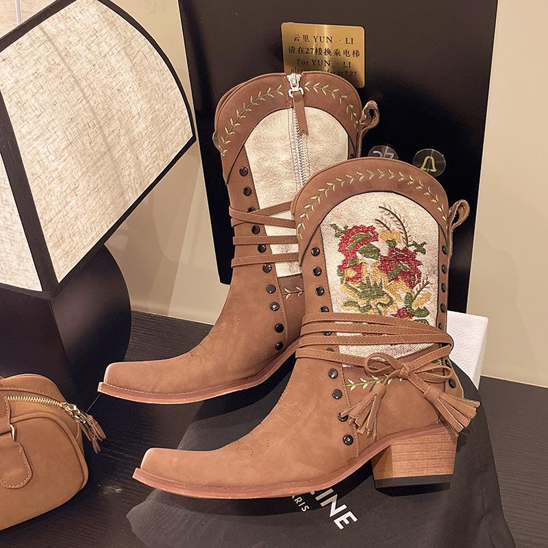 

2025 new retro ethnic style embroidery printed Martin boots women s pointed thick heel medium tube women s boots knight boots 42