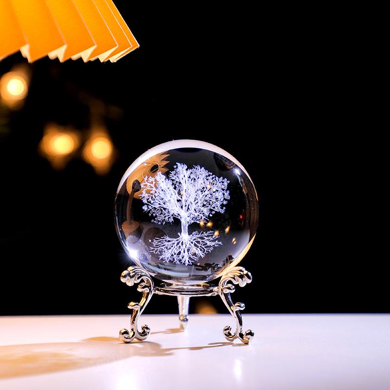 3D Astronaut Crystal Ball with Metal Triangle Stand - Creative Office Desktop Ornament & Gift
