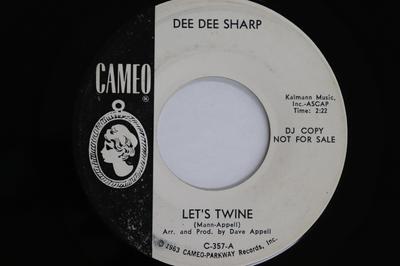 7-Zoll-Schallplatte DEE DEE SHARP - Let's Twine / (Das ist es) My Mama C357PROMO CAMEO 1965 US Soul/Funk Gebraucht