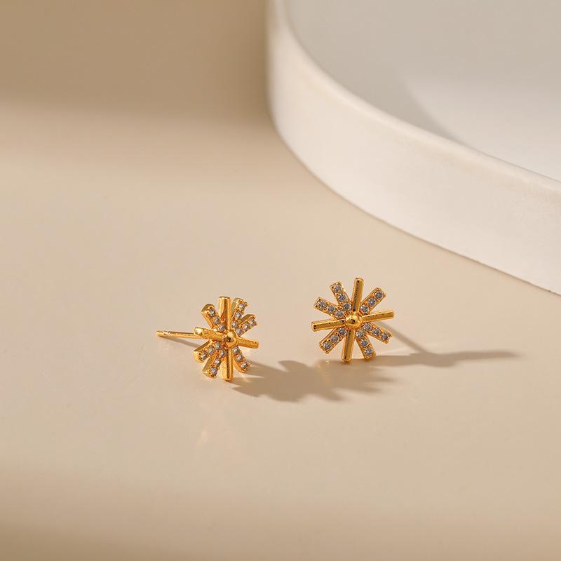 Snowflake Shape 18k Gold Plated Micro Inlaid Zircon Stud Earrings For Women