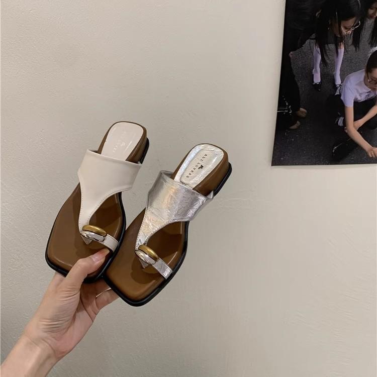 Wedge Heel Metal Set Toe Slippers Women's Summer Wear 2025 New Vacation Beach Shoes Korean Version Popular Leopard Print Cool Slippers