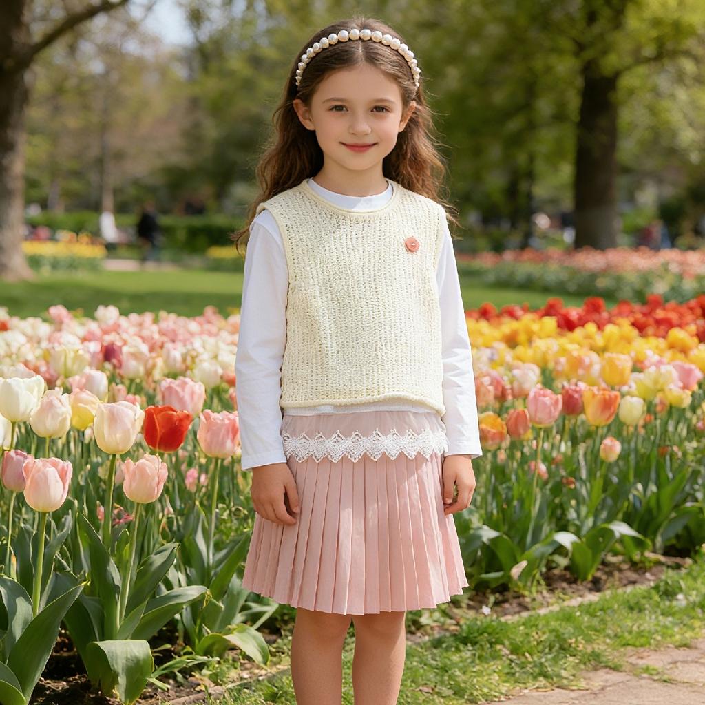 Girl's round neck sleeveless spring and autumn, comfortable, refreshing and cute vest for middle-aged children