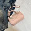 Einzelschulter Damen High-End Crossbody-Tasche Vielseitig Stilvoll Kleine Quadratische Tasche Geeignet für den Arbeitsweg mit Schleife