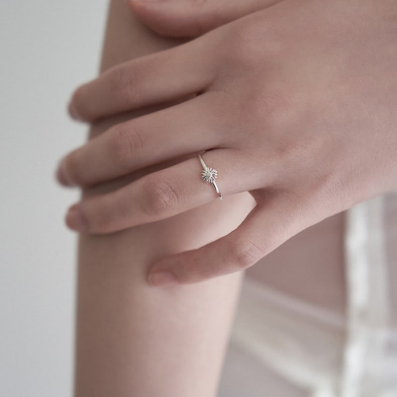 ANOTHER CELL Serene Floret Ring