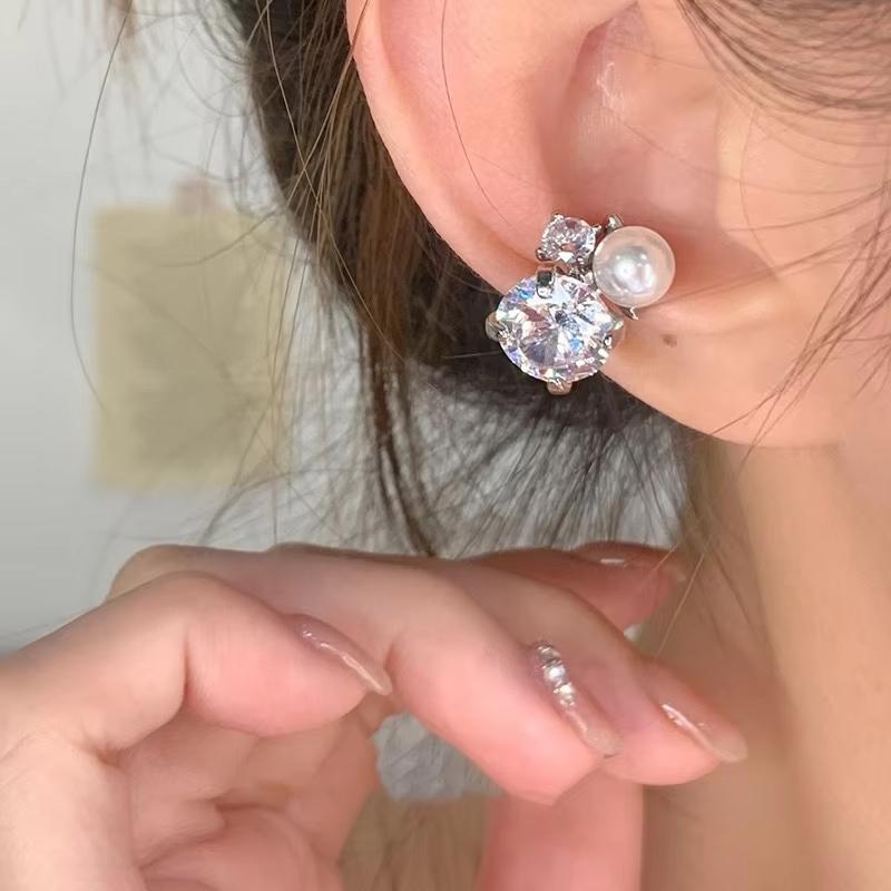1Pc Luxury Metal Zircon Ear Cuff Earrings for Women Trend Gold Color Multi-Layer U-Shaped Clip Earrings Non Pierced Ear Zircon