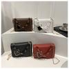Einfache einfarbige Damen-Quadrat-Schultertaschen Strukturierte Damen-Ketten-Crossbody-Tasche Vielseitige Damen-PU-Leder-Klapp-Handtaschen