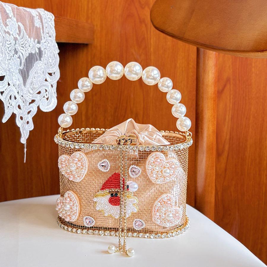 

French retro creative pattern metal diamond inlaid love pearl vegetable basket bag dinner bucket messenger bag
