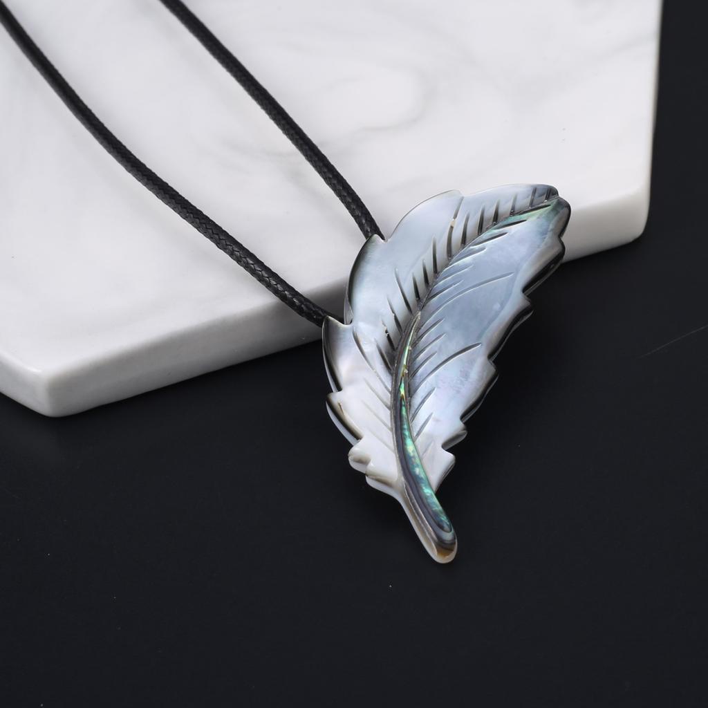 Women Necklace Natural Shell Necklace Flower-Shaped Drill Pendant Leather Cord 2MM Charms For Elegant Women Love Romantic Gift