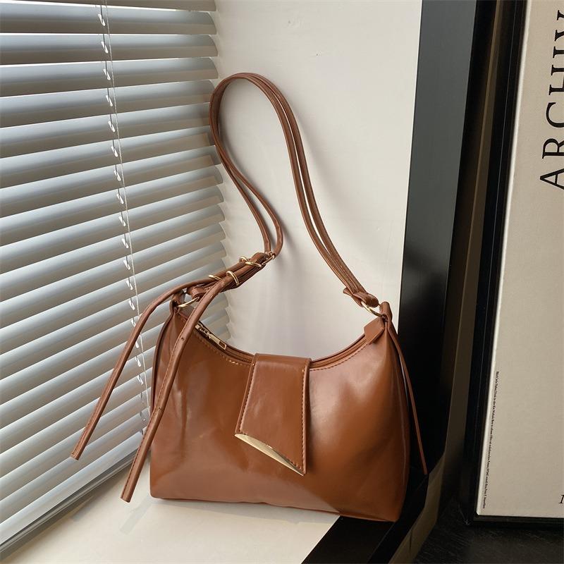 Solid color soft surface underarm bag women's new fashion trendy personality simple shoulder bag versatile messenger bag