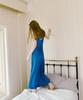 GREENBUTTER Seidiges U-Ausschnitt-Kleid (Kobalt)