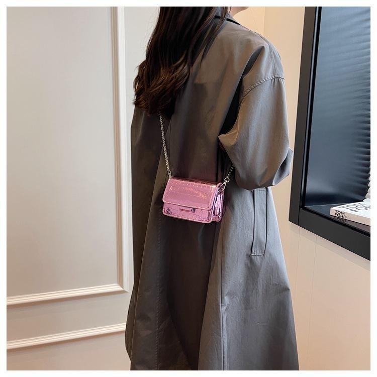 Fashion Crocodile Pattern Mini Crossbody Bag for Women Metallic Chain Shoulder Bag PU Leather Small Flap Purse Party Evening Handbag