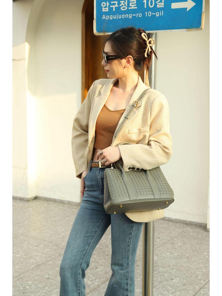 Handgewebte Umhängetasche aus echtem Schaffell für Damen mit großem Fassungsvermögen