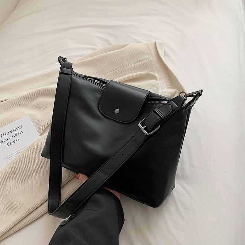 

Летняя популярная женская сумка из искусственной кожи, новая однотонная повседневная сумка большой вместимости для женщин, простые сумки через плечо (20cm<Max Length<30cm)