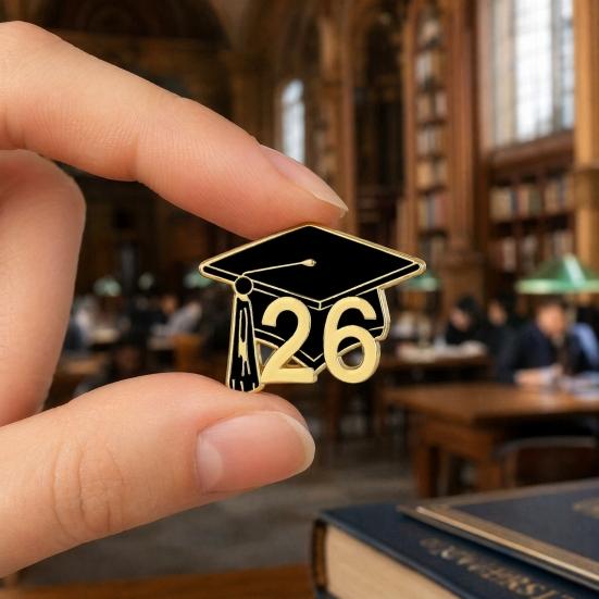 Broche Épingle de Diplôme 2026, Broche à Revers Émail Chapeau de Diplôme Étoile Rouleau de Papier, Badge Commémoratif Classe de 2026 pour Lycéen Étudiant Universitaire