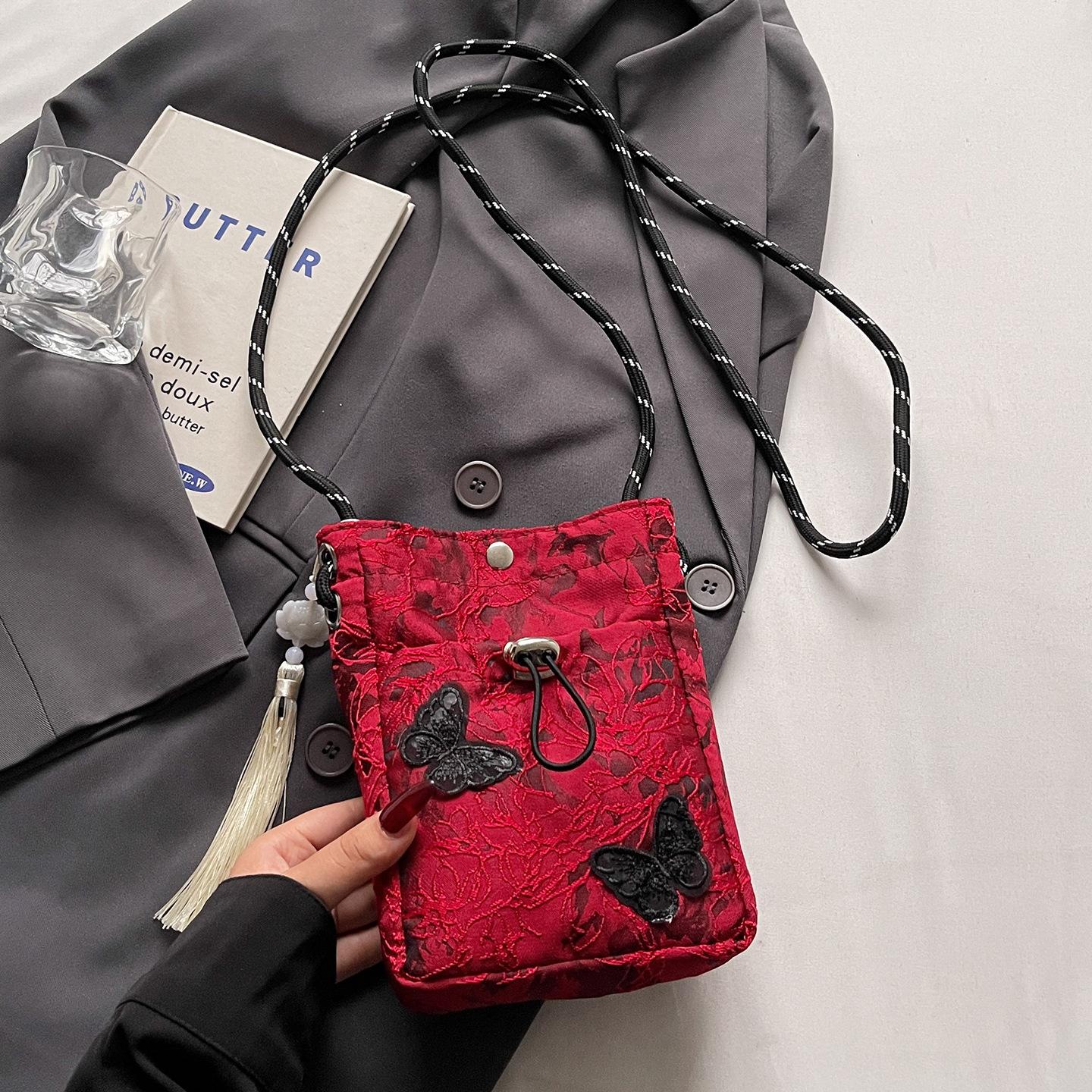 

2025 Guofeng Butterfly Embroidery Tote Bag Women s New Chinese Folded Drawstring Bucket Bag Versatile Chain Crossbody Bag